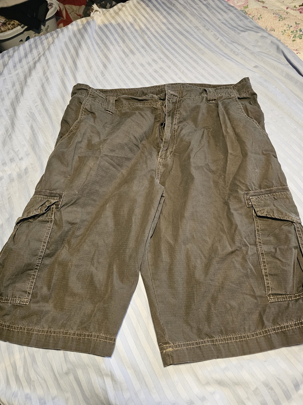 Calvin Klein Jeans Men's Olive Green Cargo Shorts